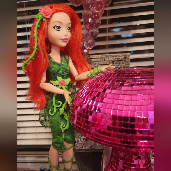 DC Superhero Girls Poison Ivy action doll - Picture 2 of 6